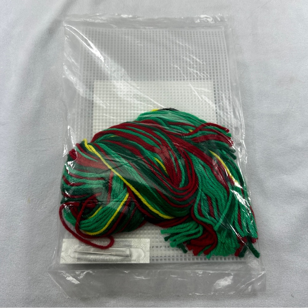 The Needlecraft Shop Cardinal Wreaths Stitch Christmas Trimmings Plastic Canvas - Picture 5 of 6